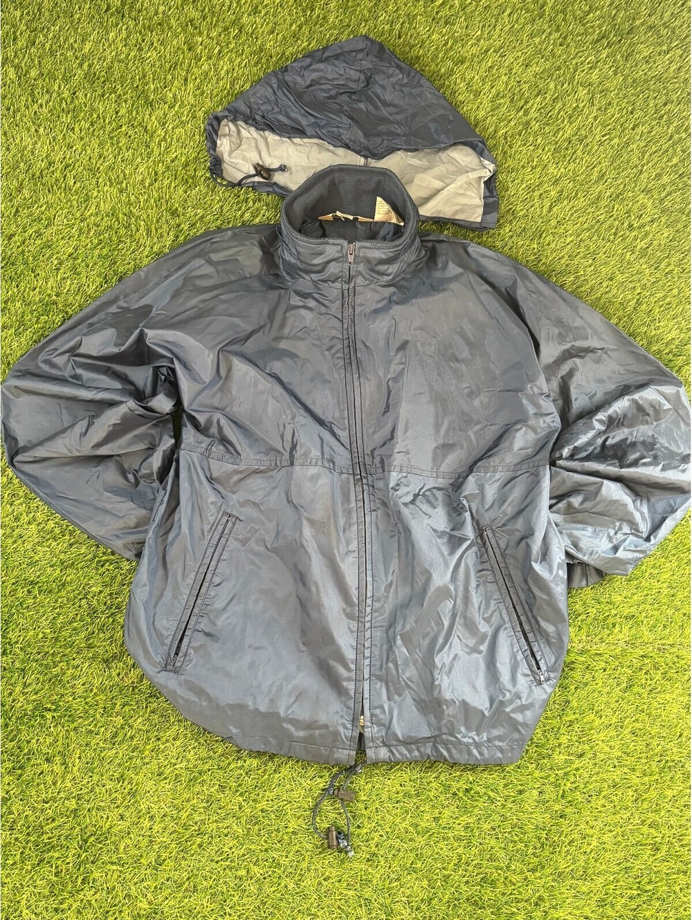 Vintage L.L.Bean Men's Large Nylon Hooded Jacket Navy Blue with Roll Away Hood